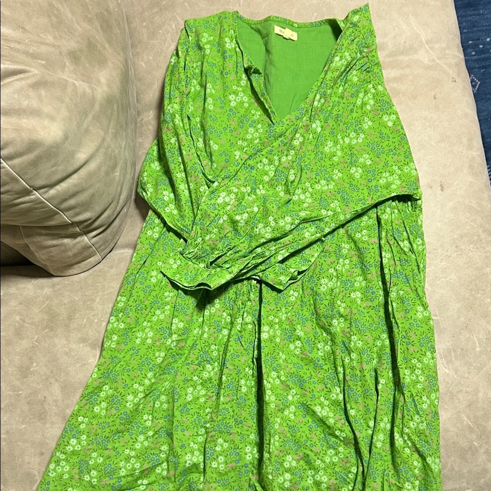 Bright Green Floral Maxi Dress with V-Neck